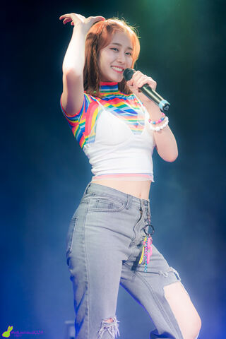 Vibrant Vibes: The Pink Fantasy Performance 🌈✨