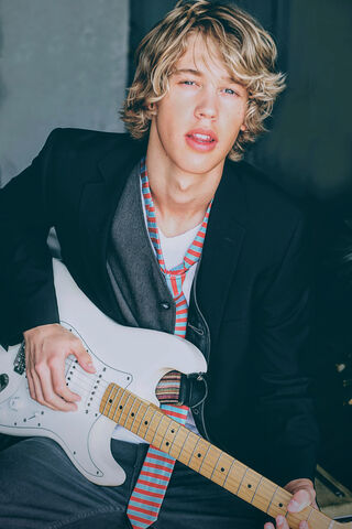 Rocking the Stage: Austin Butler's Musical Vibes 🎸✨