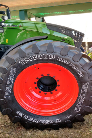 Fendt Power: The Heart of Modern Farming 🚜💪