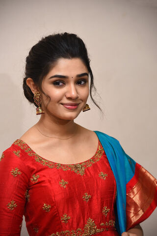 Elegance in Tradition: Krithi Shetty Shines Bright