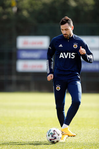 Sinan Gümüş: Rising Star on the Field ⚽✨