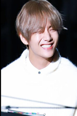 Radiant Joy: Taehyung's Heartwarming Smile 😊✨