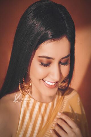 Radiant Elegance: Raashi Kanna Shines Bright ✨