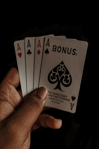 Aces Up: The Winning Hand! 🃏✨