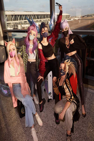 KDA: The Glamorous League of Legends Crew 🌟