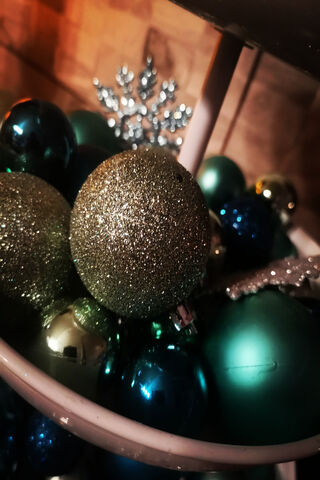 Festive Sparkle: A Glimpse of Holiday Cheer 🎄✨