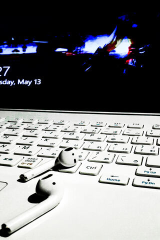 Tech Harmony: Buds and Bytes 🎧💻