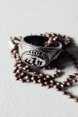 The Legacy of Valor: A Ring of Destiny