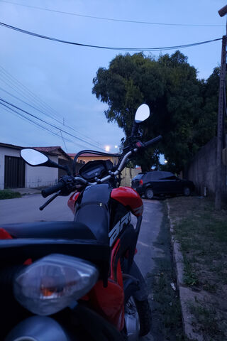 Bros 160: The Urban Explorer 🏍️🌆