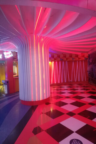 Neon Dreams: The Ultimate Gaming Zone 🎮✨