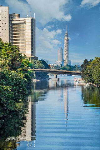 Cairo's Reflections: A City of Wonders 🌆🌊
