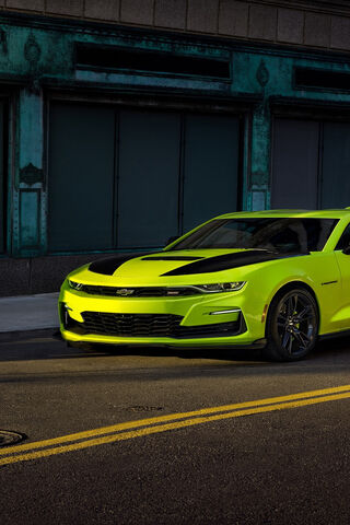 Unleashing the Beast: Camaro SS in Neon Glory! 🚗💨
