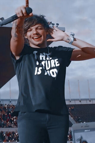 Louis Tomlinson: The Energy of Live Performance 🎤✨