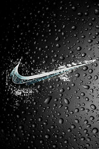 Splash of Style: Nike in the Rain 🌧️👟