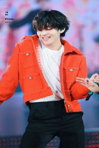 Chic Vibes: Tae In's Stylish Chanel Moment ✨