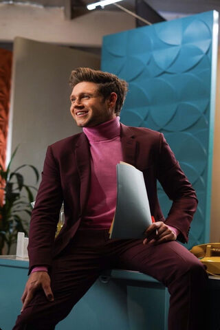 Niall's Stylish Moment: A Pop Star in Vogue 🎤✨