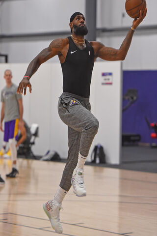 LeBron James: The King in Action 🏀👑