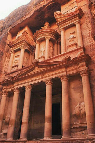 Petra: The Rose City of Wonders 🌄🏛️