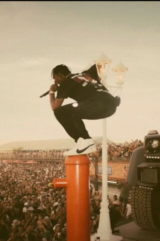 Rising Above the Crowd: The Energy of Rap 🎤🔥