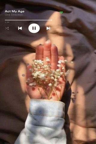 Embrace the Moments of Youth 🌼✨