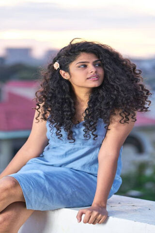 Faria Abdullah: Embracing Natural Beauty 🌼