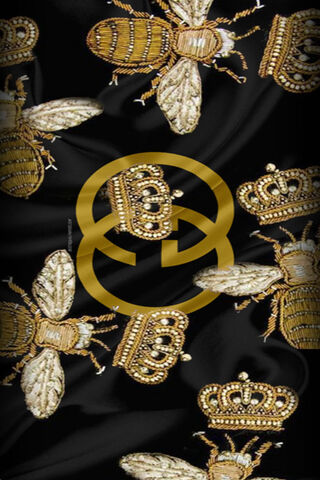 Buzzing Elegance: The Gucci Silk Experience 🐝👑