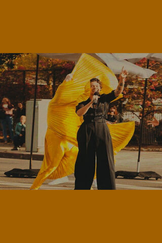 Harry Styles in Vibrant Yellow: A Moment of Joy 🌟