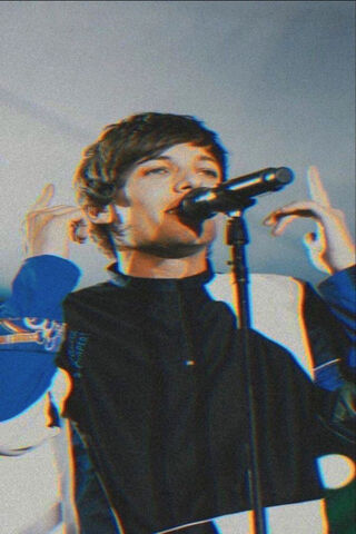 Louis Tomlinson in Blue Vibes 🎤💙
