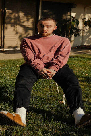 Chillin' Vibes: A Moment with Mac Miller 🌟