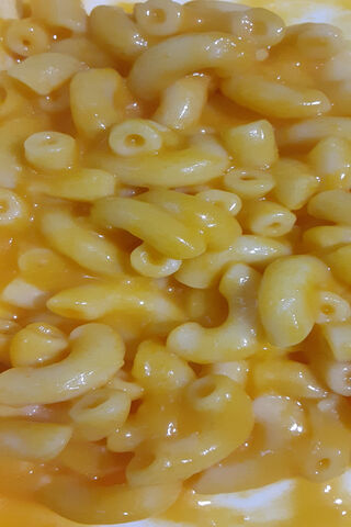 Cheesy Delight: A Comfort Food Classic! 🧀🍝