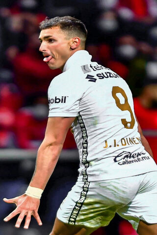 Pumas' Star in Action! ⚽️🐾