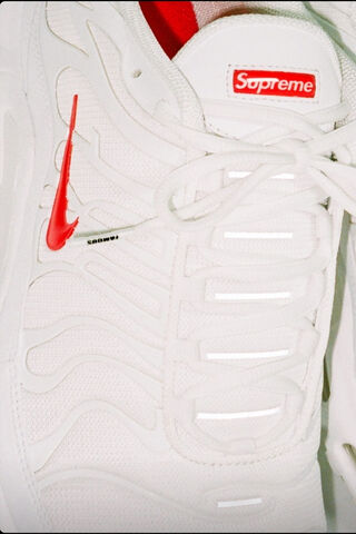 Supreme Air Max: The Ultimate Sneaker Statement! 👟🔥