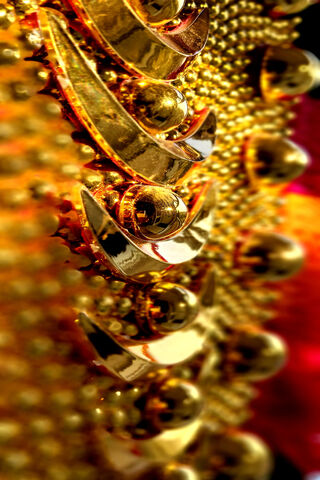 Gleaming Elegance: The Artistry of the Samsung Z Flip 3