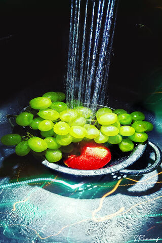 Refreshing Fruity Splash 🍇🍓