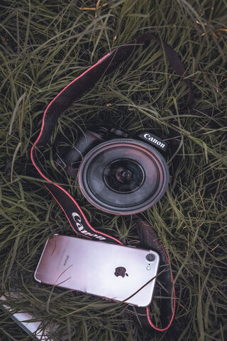 Capturing Moments: Canon Meets iPhone 📸📱