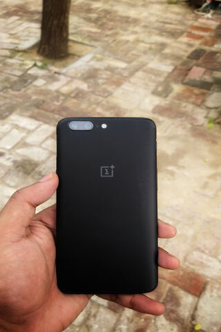 Sleek and Stylish: The OnePlus Experience 📱✨