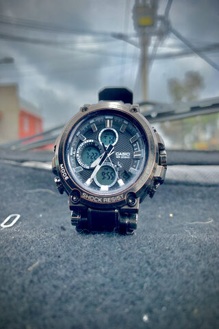 Timeless Tech: The Reloj iPhone Experience