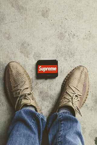 Street Style Fusion: Supreme Meets Yeezy 👟🔥