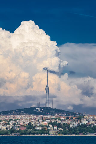 Majestic Uskudar: A Glimpse from the Bosphorus 🌊🏙️