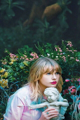 Whimsical Dreams: Taylor's Enchanted Garden 🌸✨