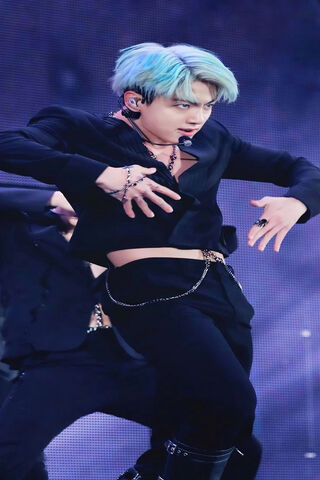 Dynamic Dance Moves of Jungkook 🌟