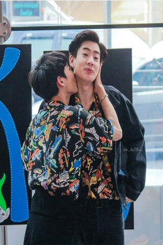 OffGun: A Moment of Playful Affection 💖