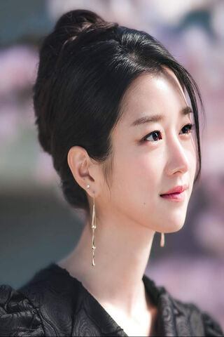 Elegance in Bloom: The Allure of Seo Yea Ji 🌸