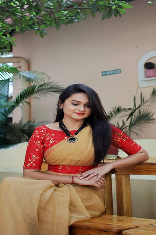 Elegance in Tradition: The Essence of Sri Satya 🌺