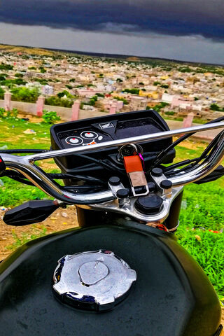 Thunder 125: Ride the Storm 🌩️🏍️