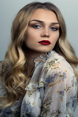 Radiant Elegance: A Portrait of Beauty