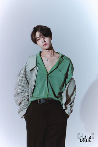 Huang Renjun: The Charismatic Star 🌟