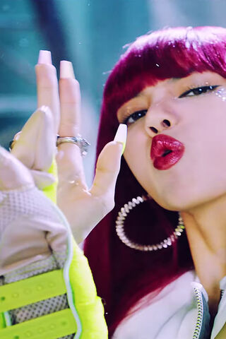 Lisa's Dazzling Moment in How You Like That ✨