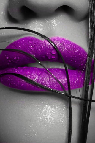 Vibrant Elegance: The Allure of Purple Lips 💜✨