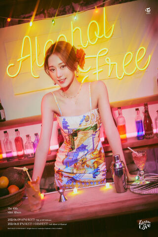 Tzuyu's Vibrant Night Out 🌟🍹